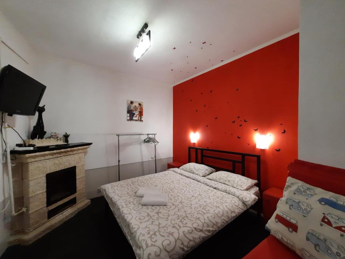 Midnight Cats' Apartment In Rynok Square Світло Є Завжди! Lviv Luaran gambar